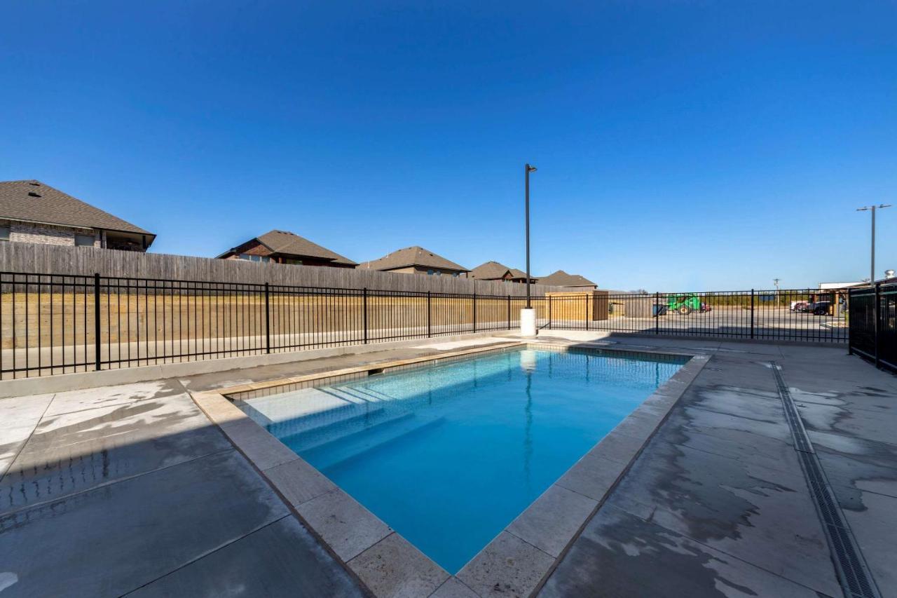 Comfort Inn & Suites Harrah Choctaw ภายนอก รูปภาพ