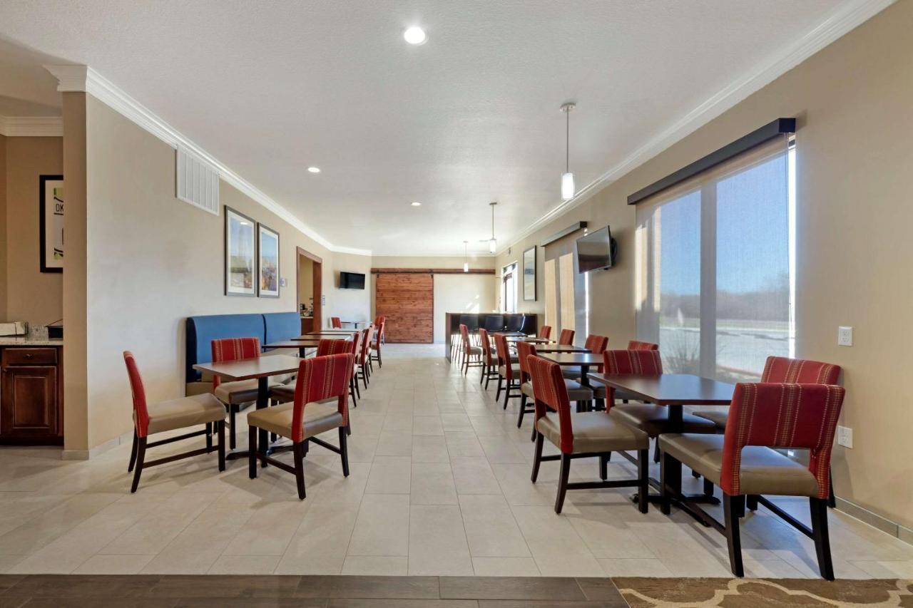 Comfort Inn & Suites Harrah Choctaw ภายนอก รูปภาพ